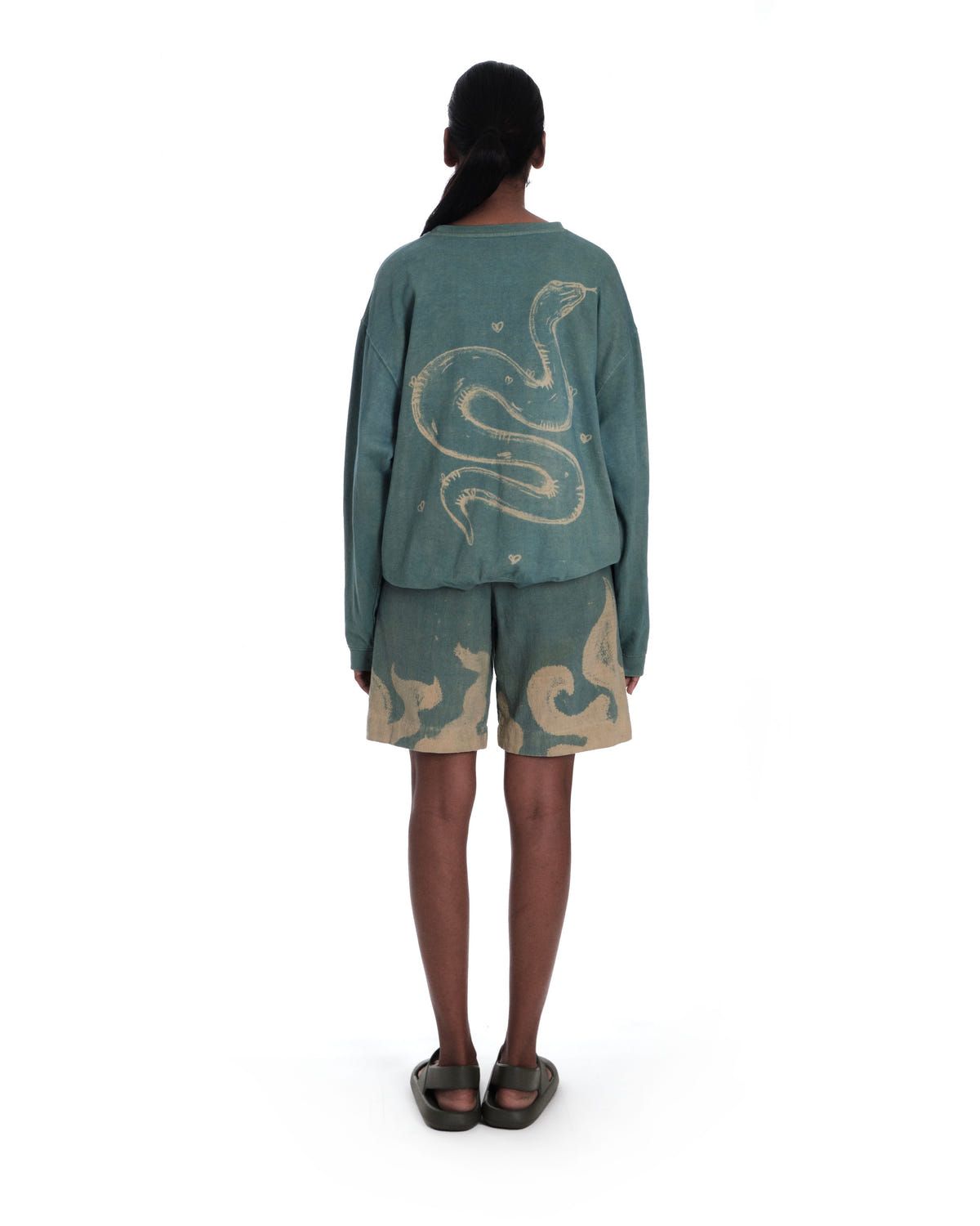 oversized organic cotton crew neck in forest green - image 2