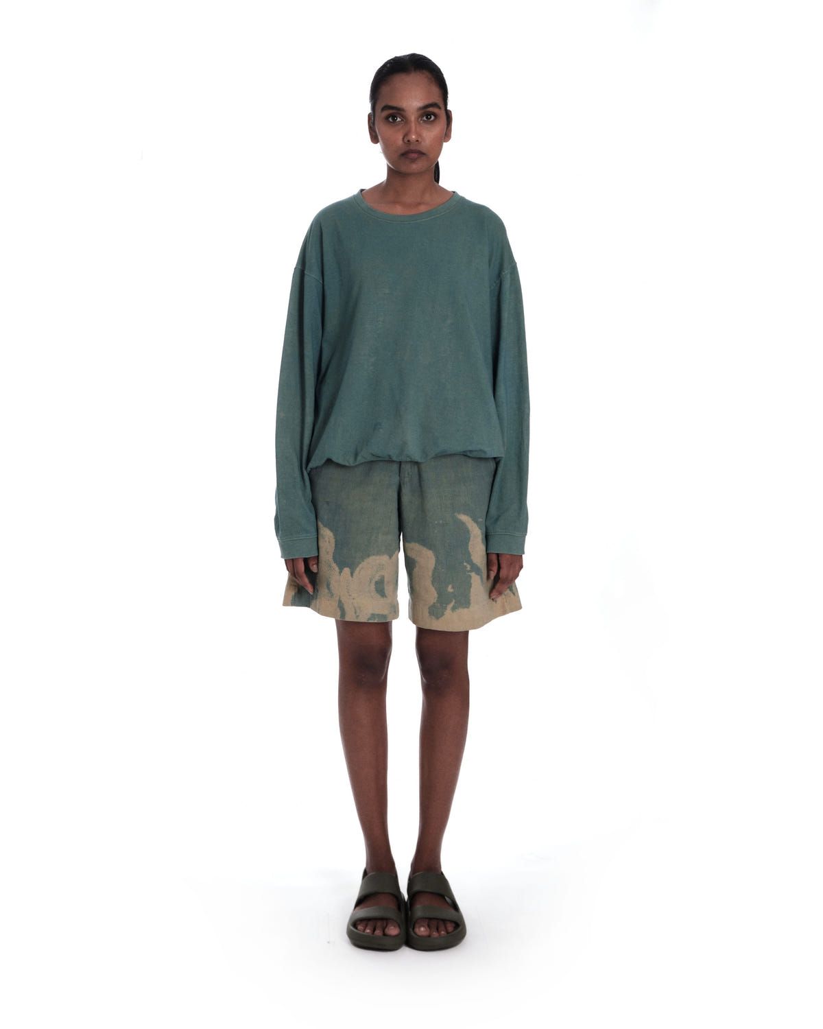 oversized organic cotton crew neck in forest green - image 3