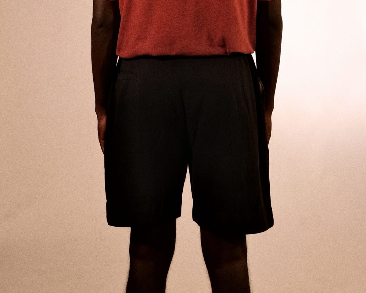 plain unisex shorts in rust black - image 4
