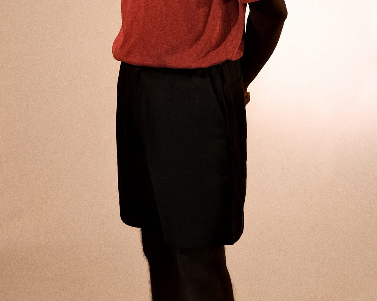 plain unisex shorts in rust black - image 6