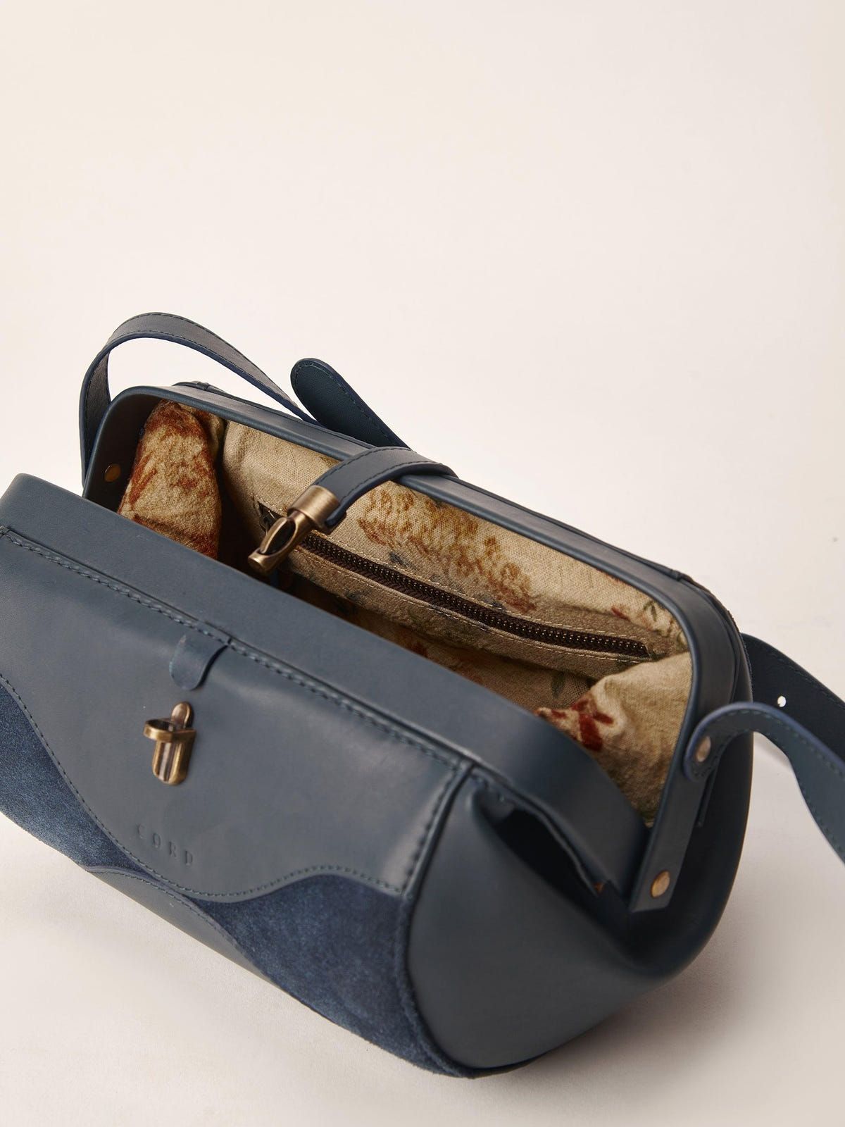 Judy Shoulder Bag - image 3