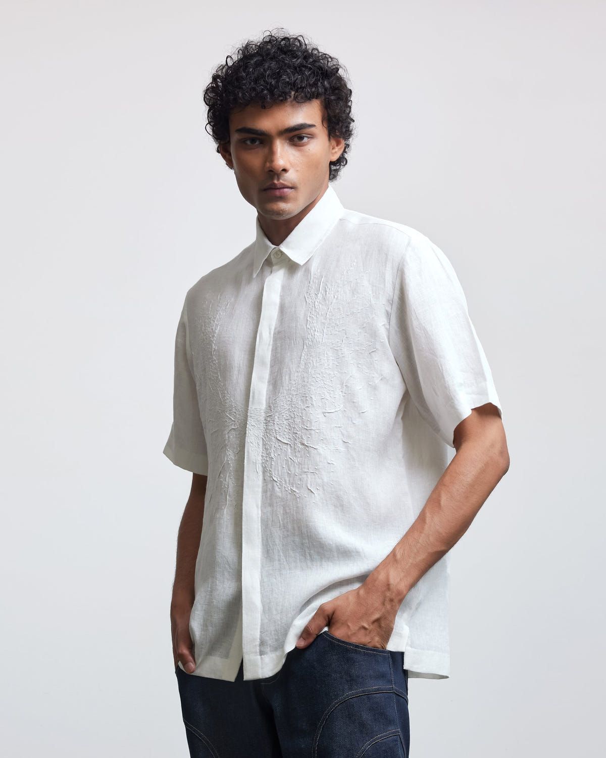 WHITE WREATH SHIRT - image 1