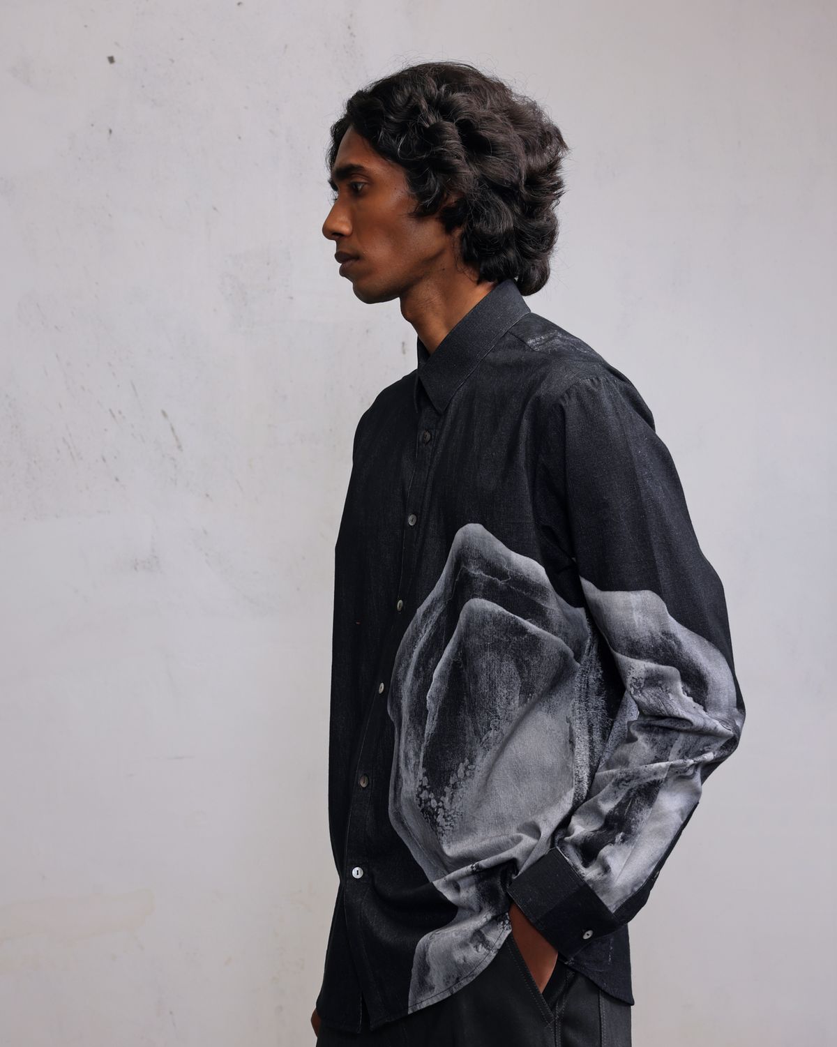 Obscured face printed shirt - image 5