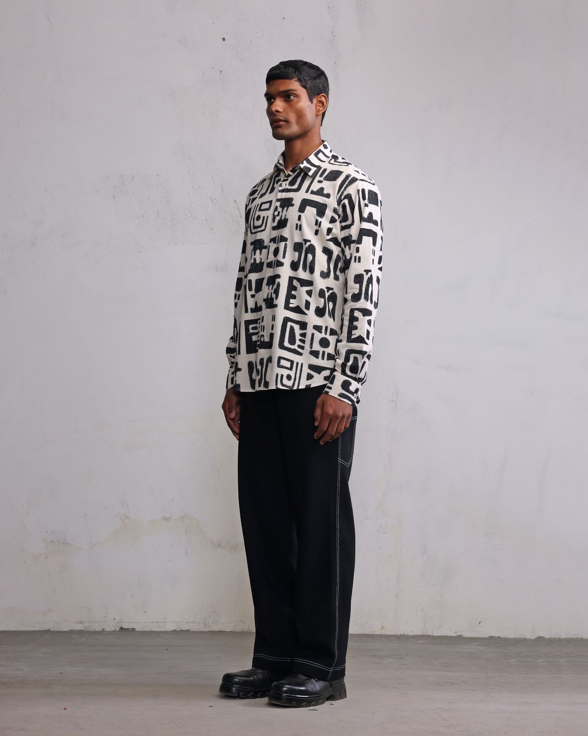 Modern ruins printed shirt - image 2