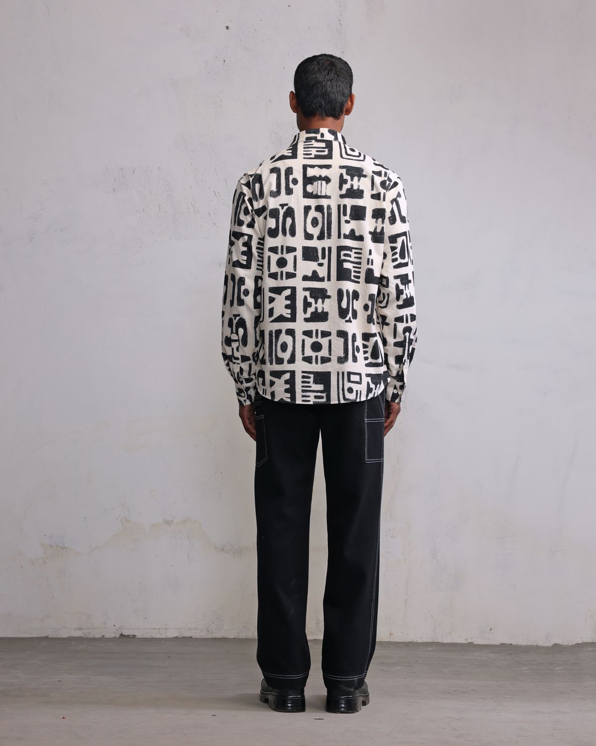 Modern ruins printed shirt - image 3