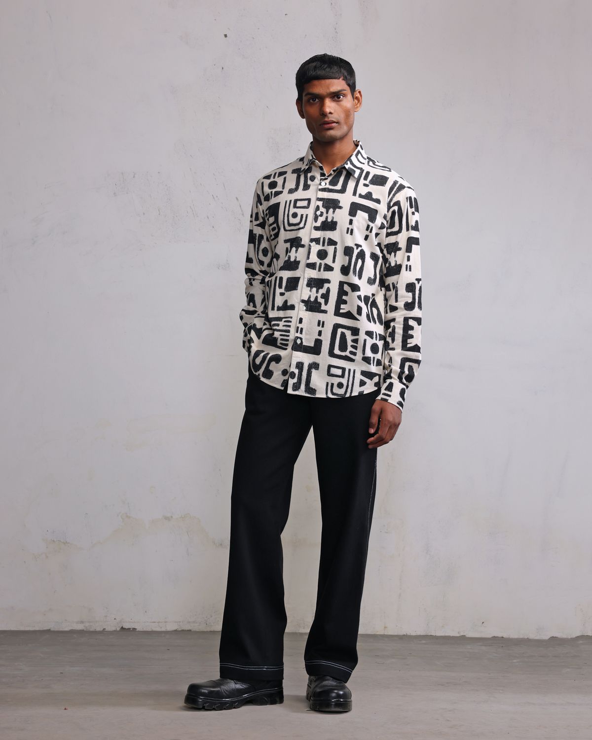 Modern ruins printed shirt - image 4