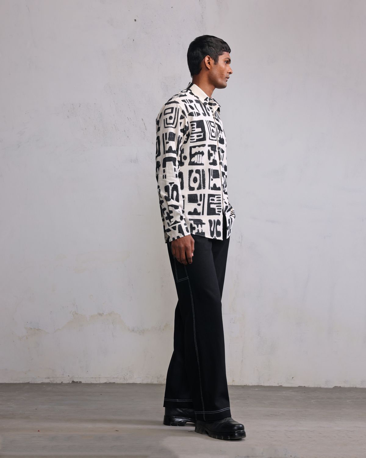 Modern ruins printed shirt - image 5