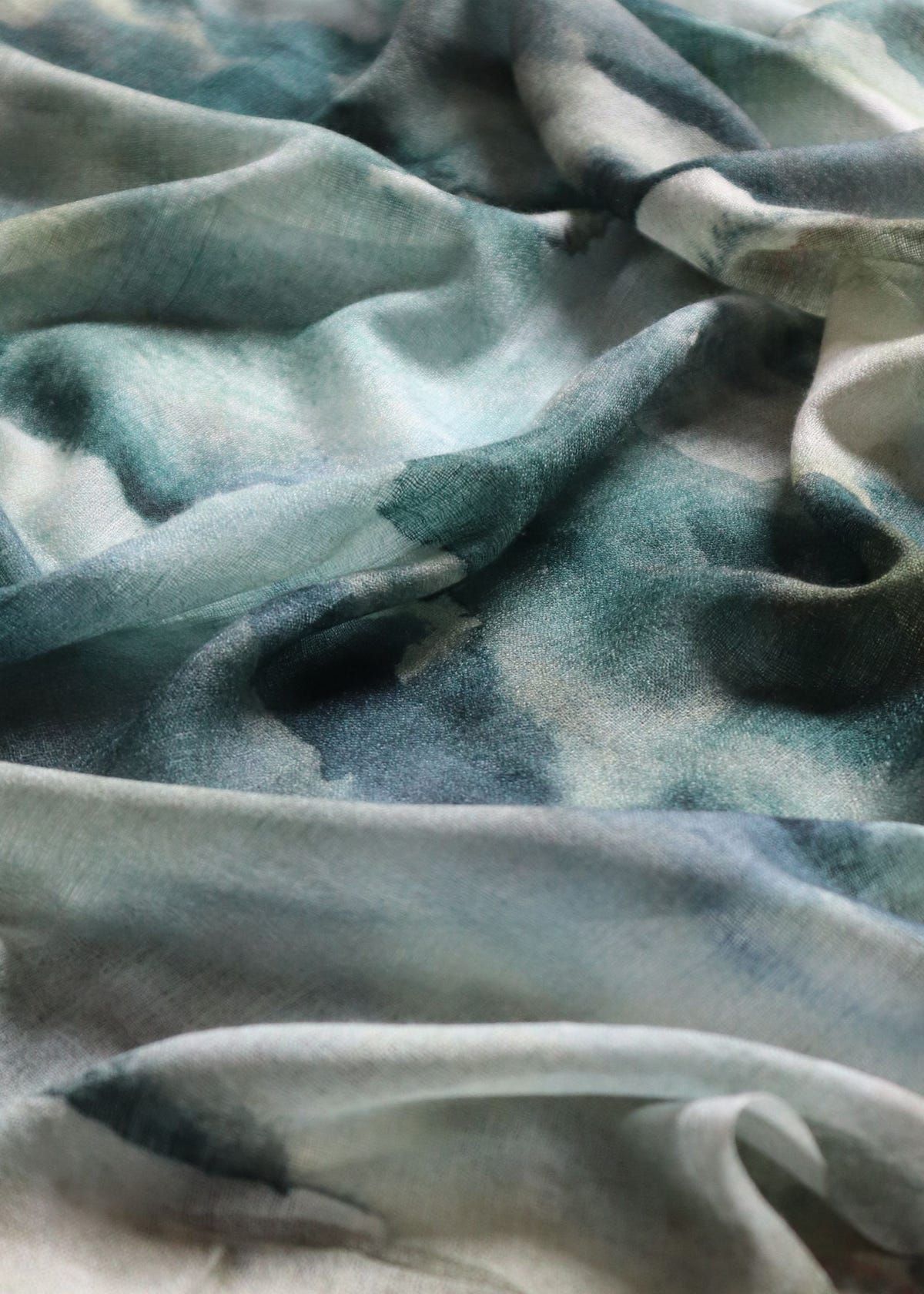 Camouflaged clouds scarf - image 3