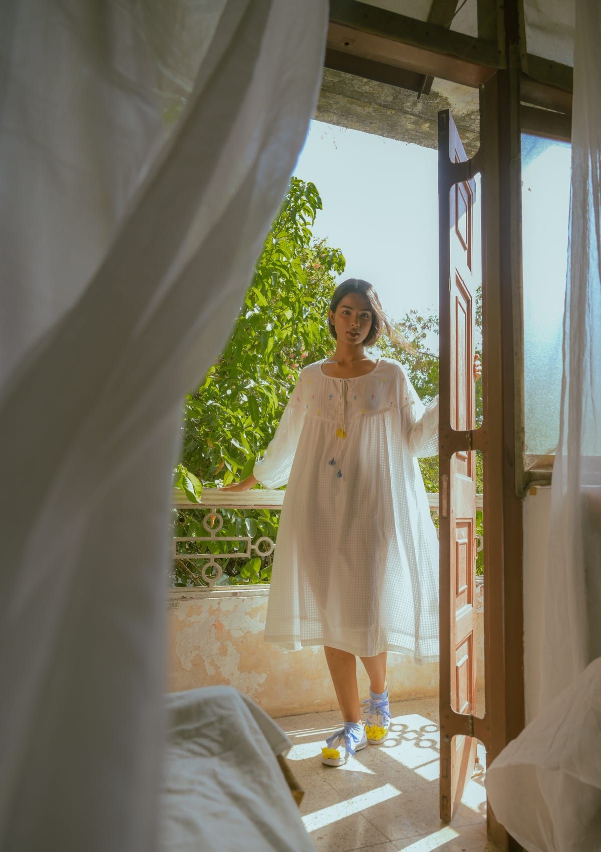 Flora oversized white dress - image 4