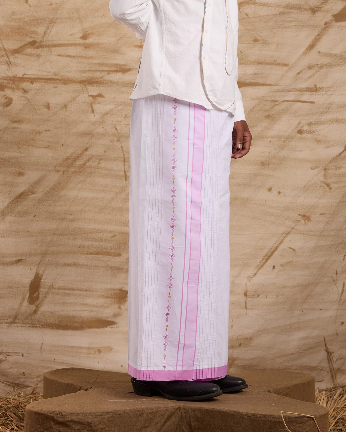 Veshti Embroidered - Pink - image 2
