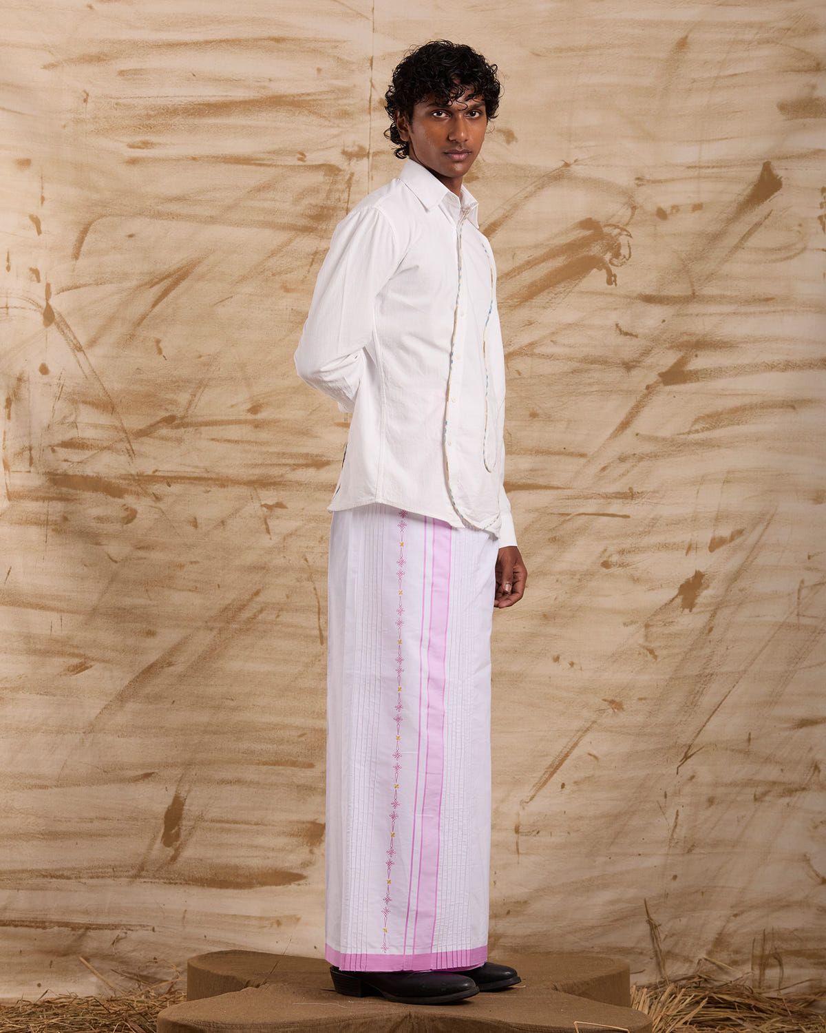 Veshti Embroidered - Pink - image 3