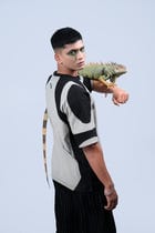 AKRA TEE (UNISEX) view 3