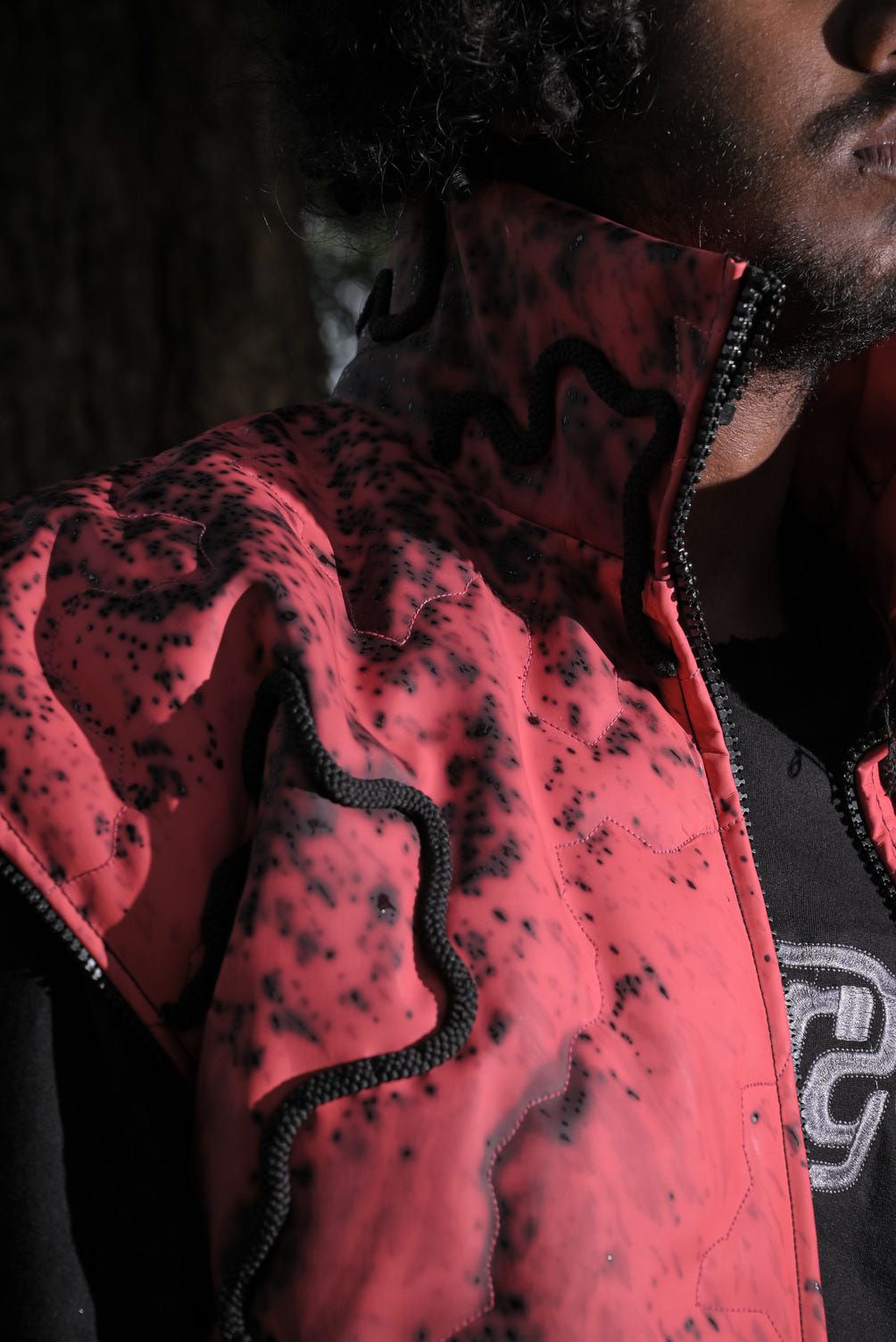 THERMOCHROMIC JACKET (BLACK PASTEL RED) - image 2