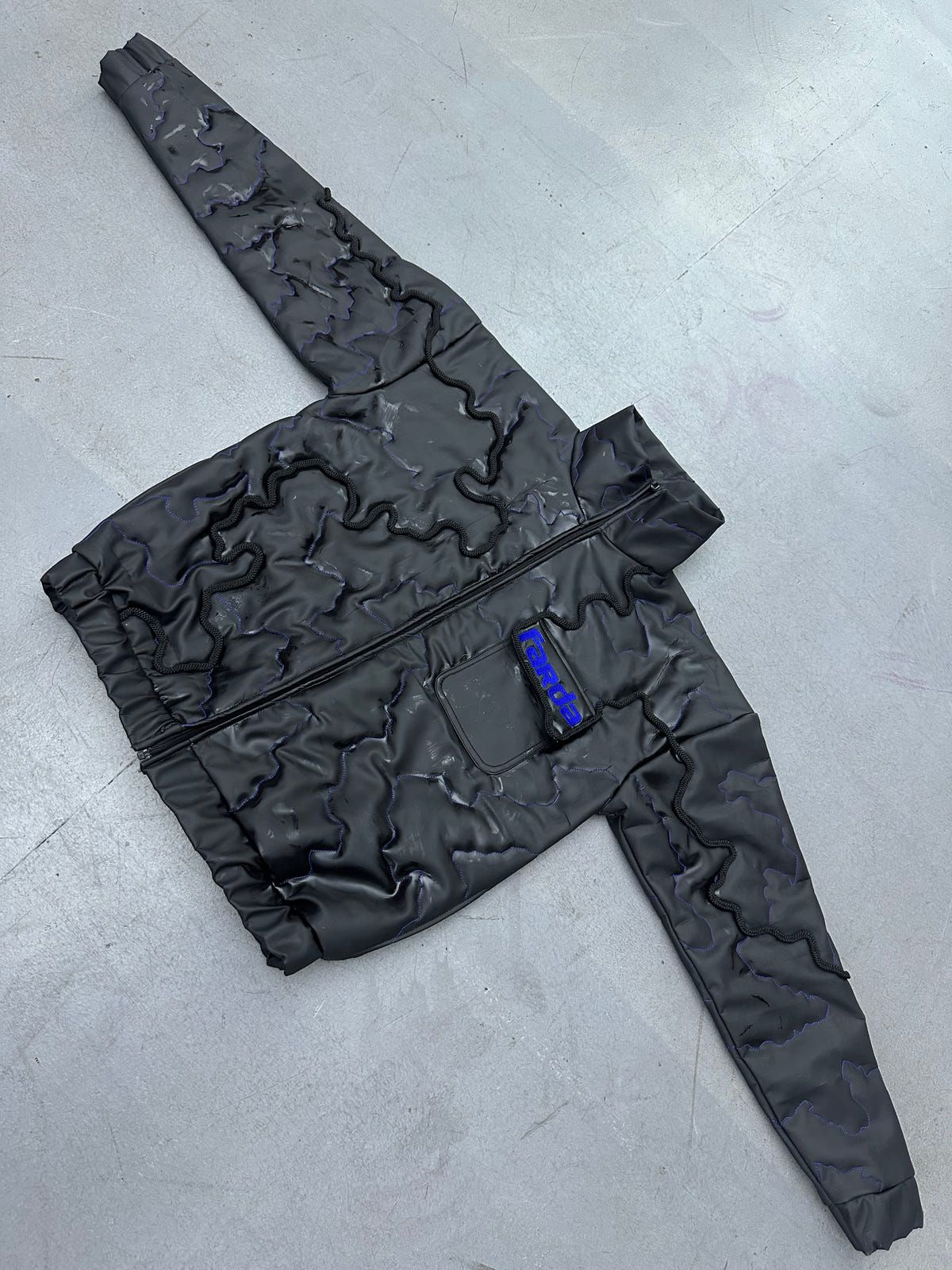 THERMOCHROMIC JACKET: BLUE BLACK - image 3