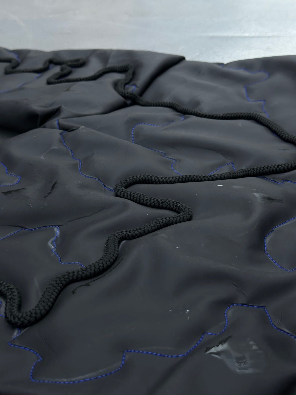 THERMOCHROMIC JACKET: BLUE BLACK - image 8