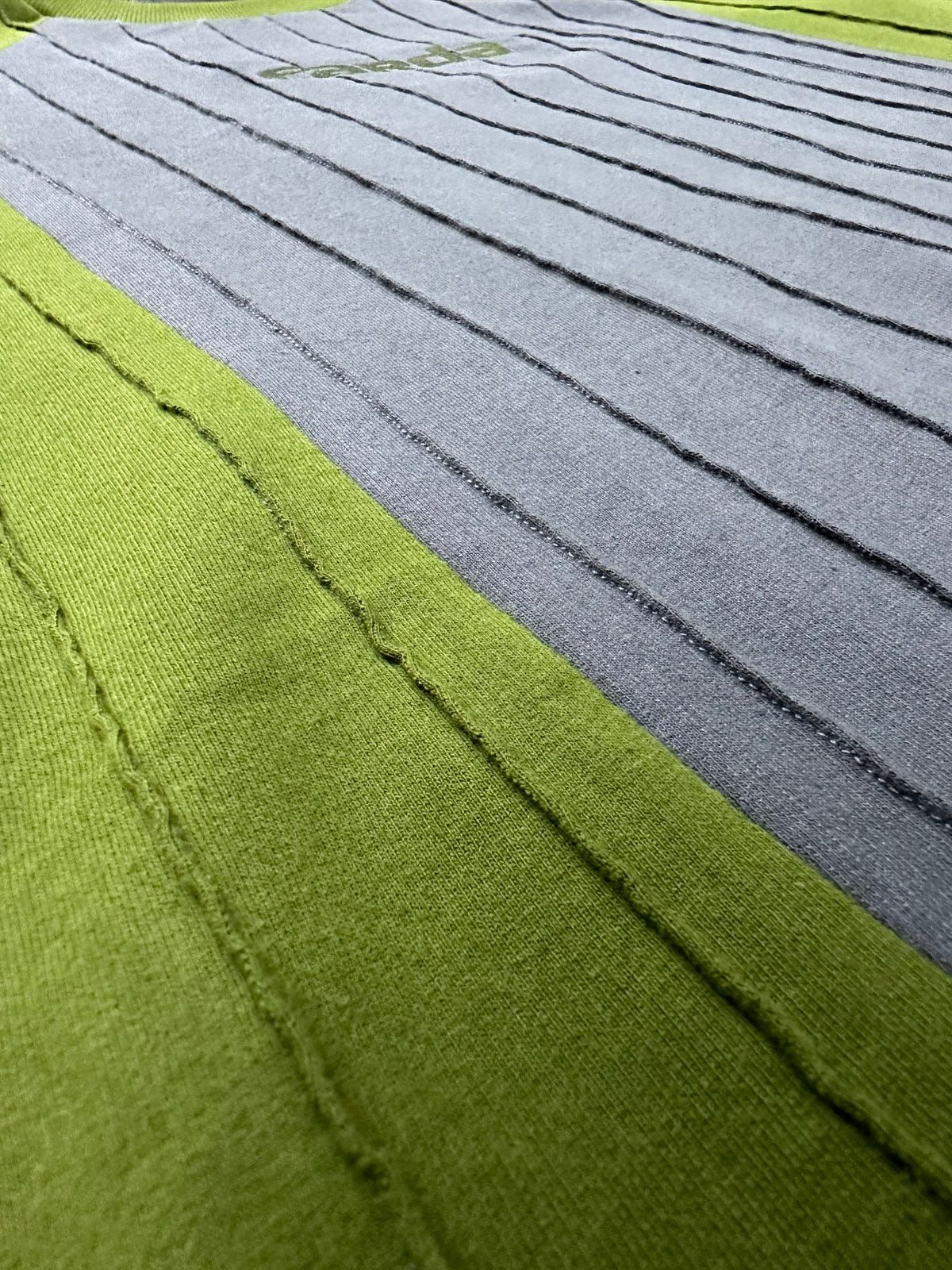 IZAZ TEE: GREEN/GRAY - image 3
