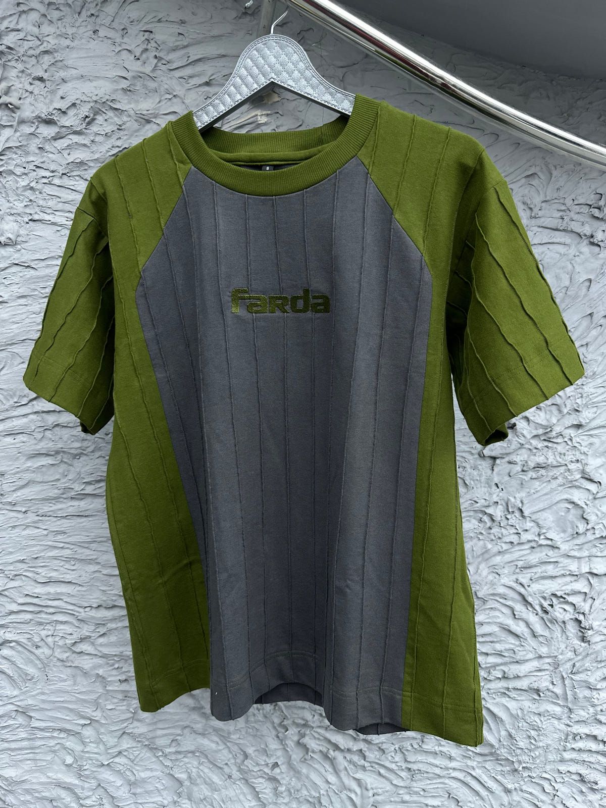 IZAZ TEE: GREEN/GRAY - image 5