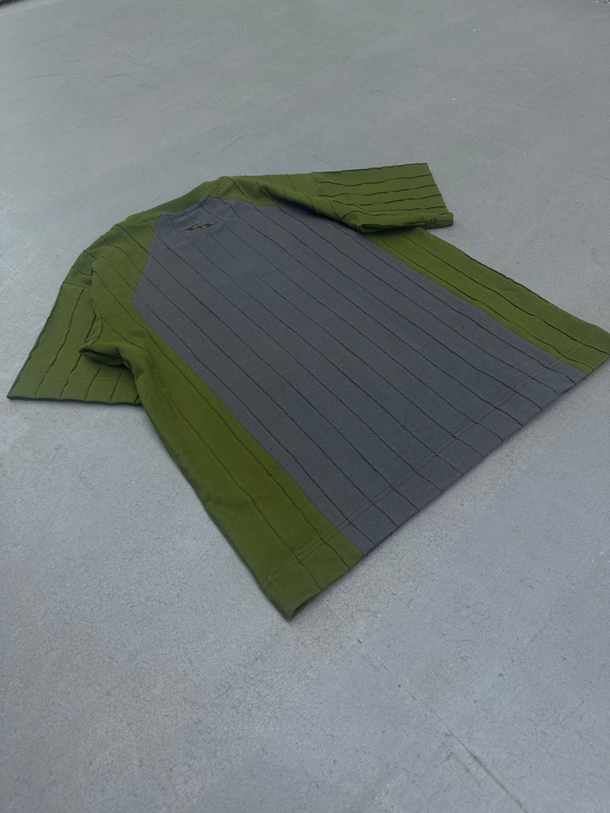 IZAZ TEE: GREEN/GRAY - image 7