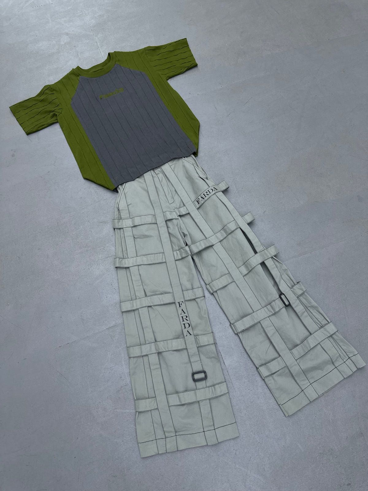 IZAZ TEE: GREEN/GRAY - image 8