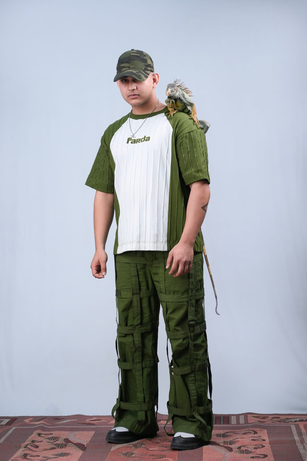 IZAZ TEE: WHITE/GREEN (UNISEX) - image 3