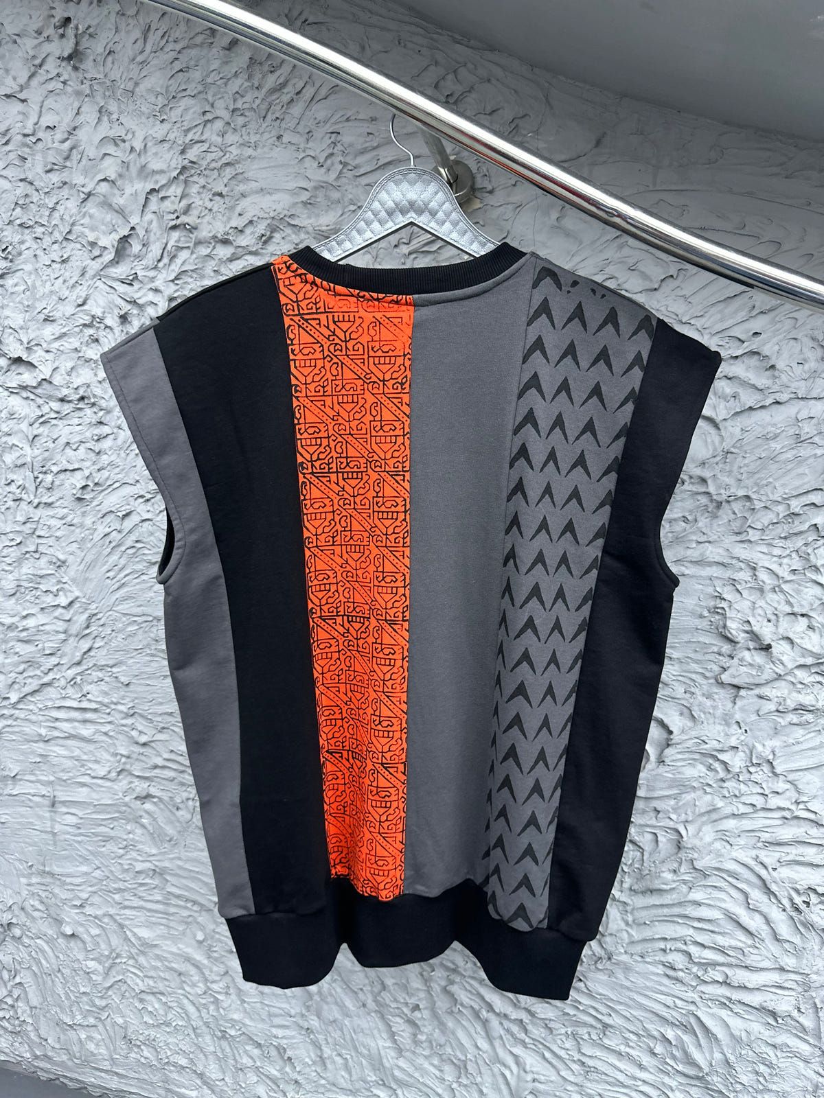 KOA SLEEVELESS TEE - image 5