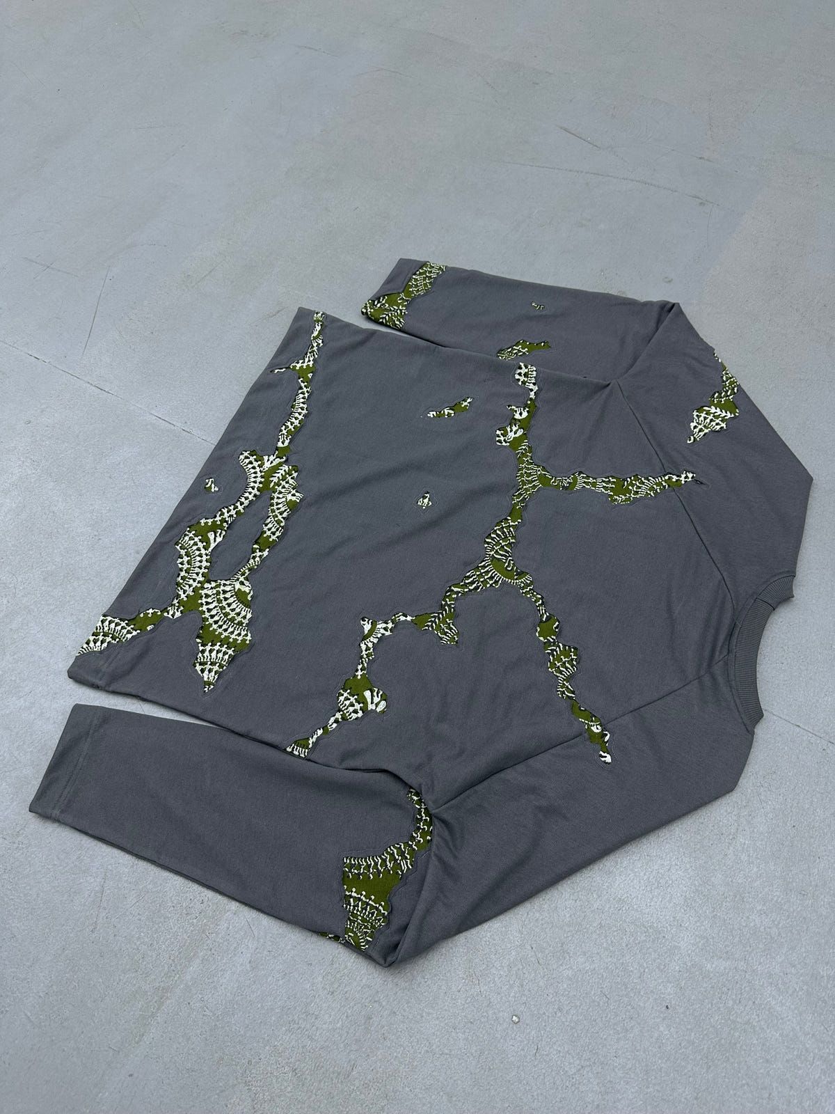 CHASM SWEATSHIRT - image 4