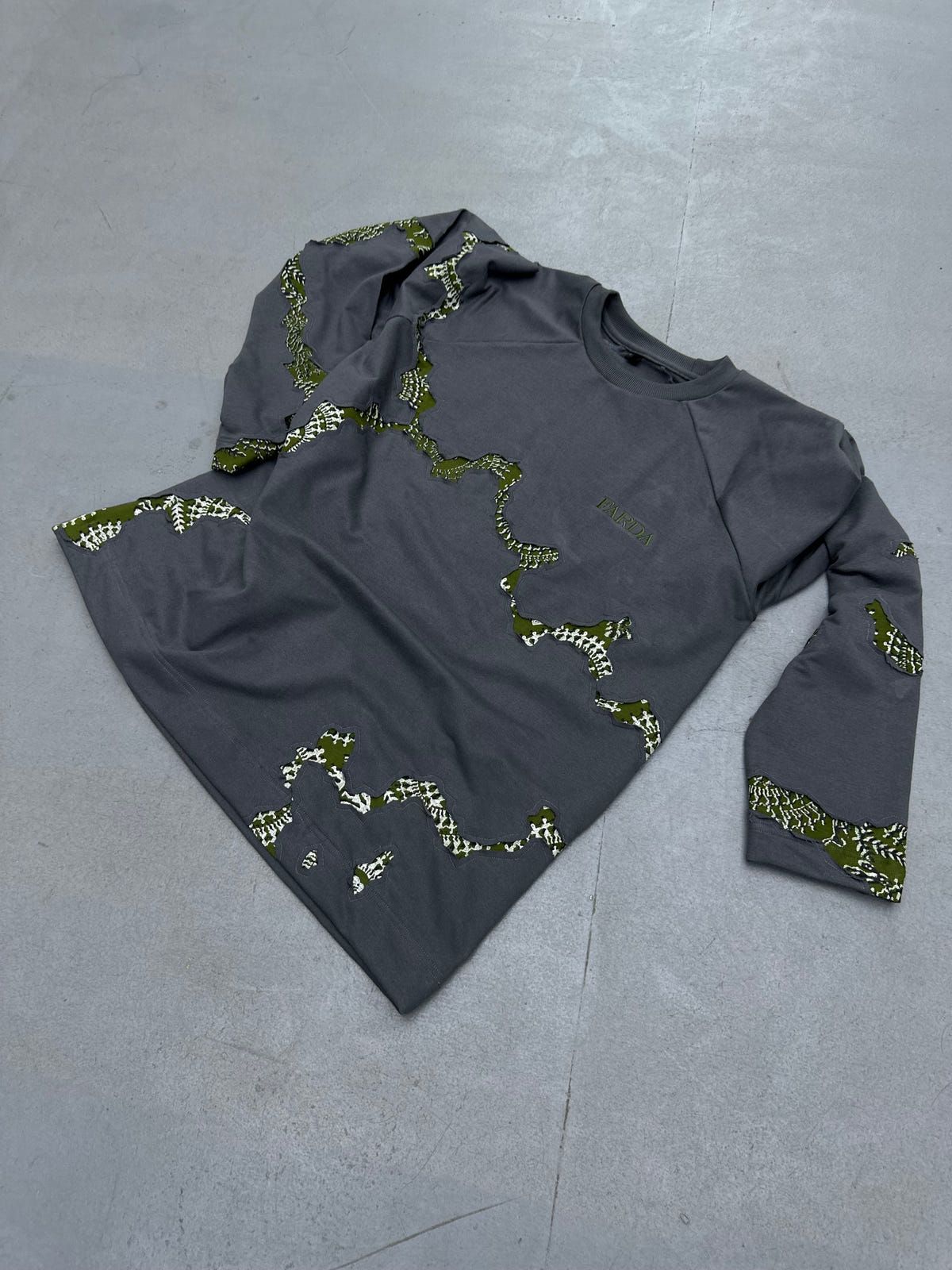 CHASM SWEATSHIRT - image 9
