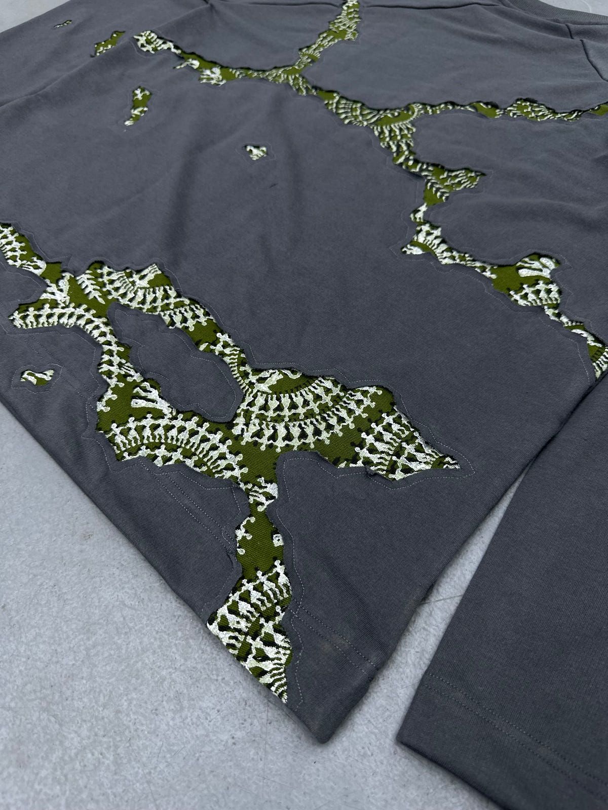 CHASM SWEATSHIRT - image 10