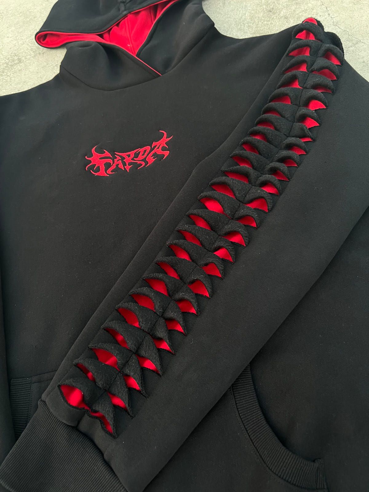 1.1 EXO HOODIE: BLACK/RED - image 4