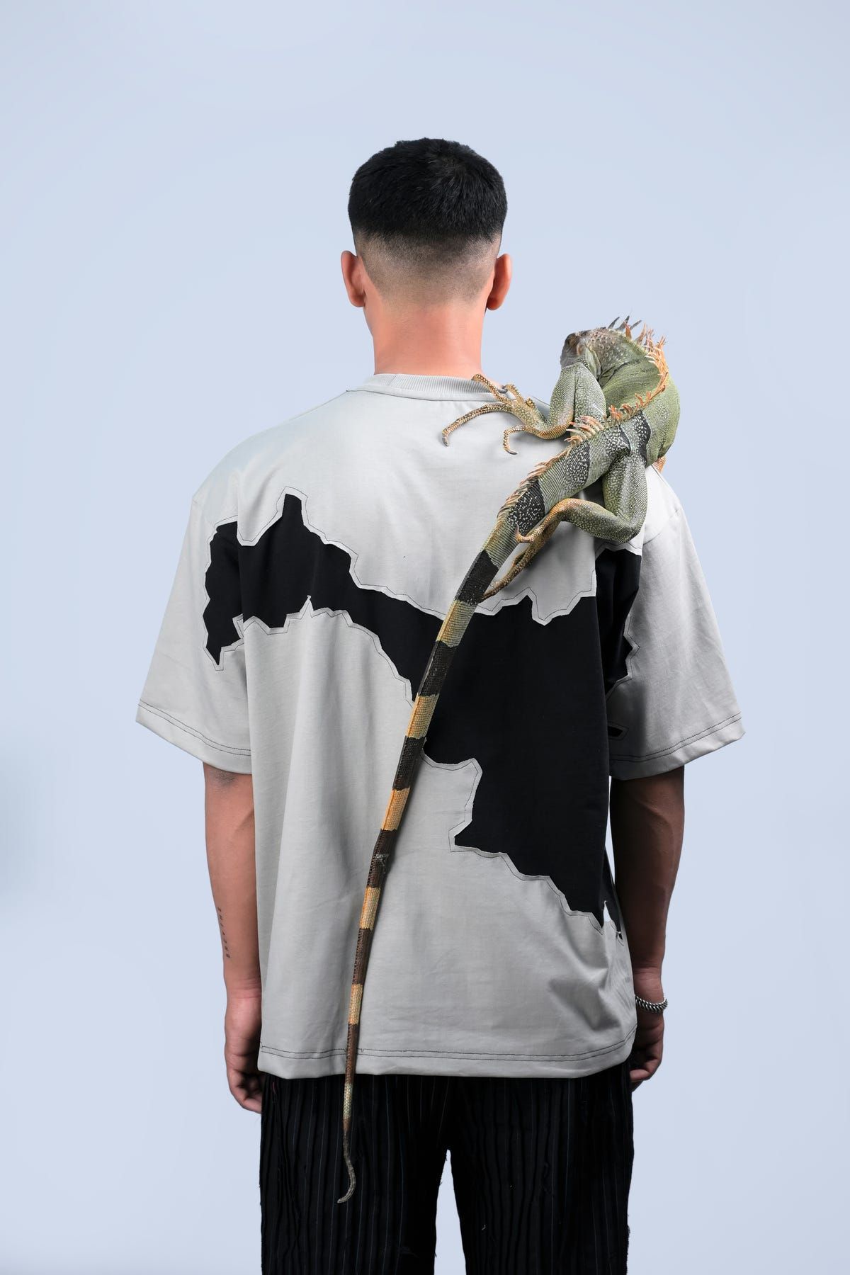 AUTOGRAPH TEE: LIFEGRAY (UNISEX) - image 3