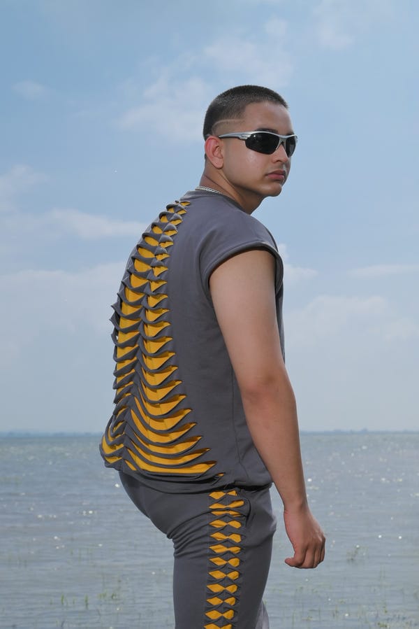 Farda — EXO TEE: GRAY YELLOW