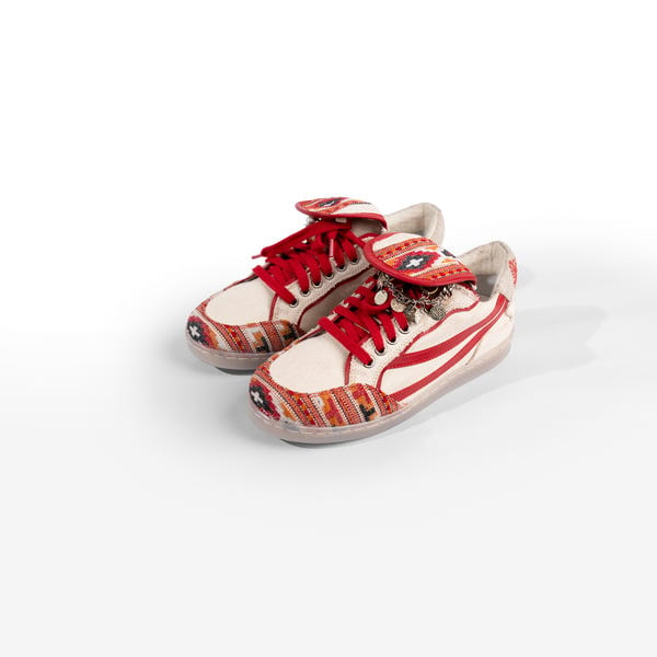 Gully Labs — Gully Number 001 X Aryan Katoch - Buransh Red for Women