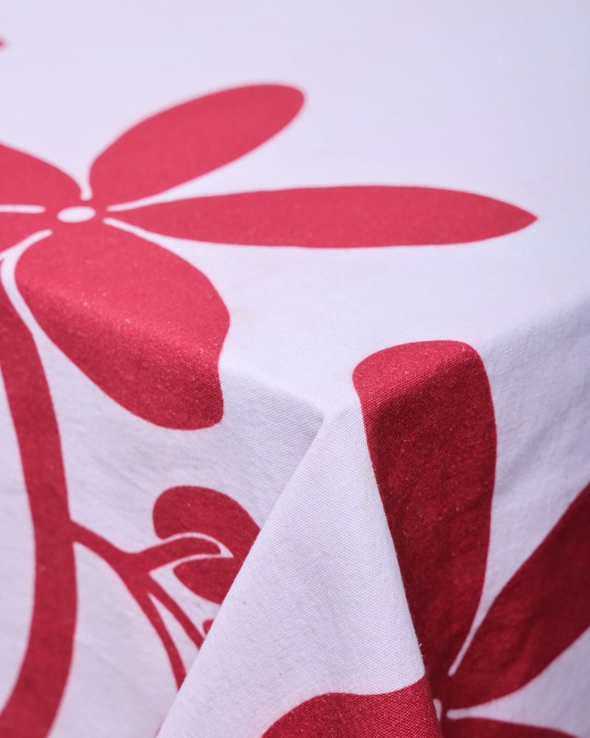 Floral Printed Tablecloth - image 2