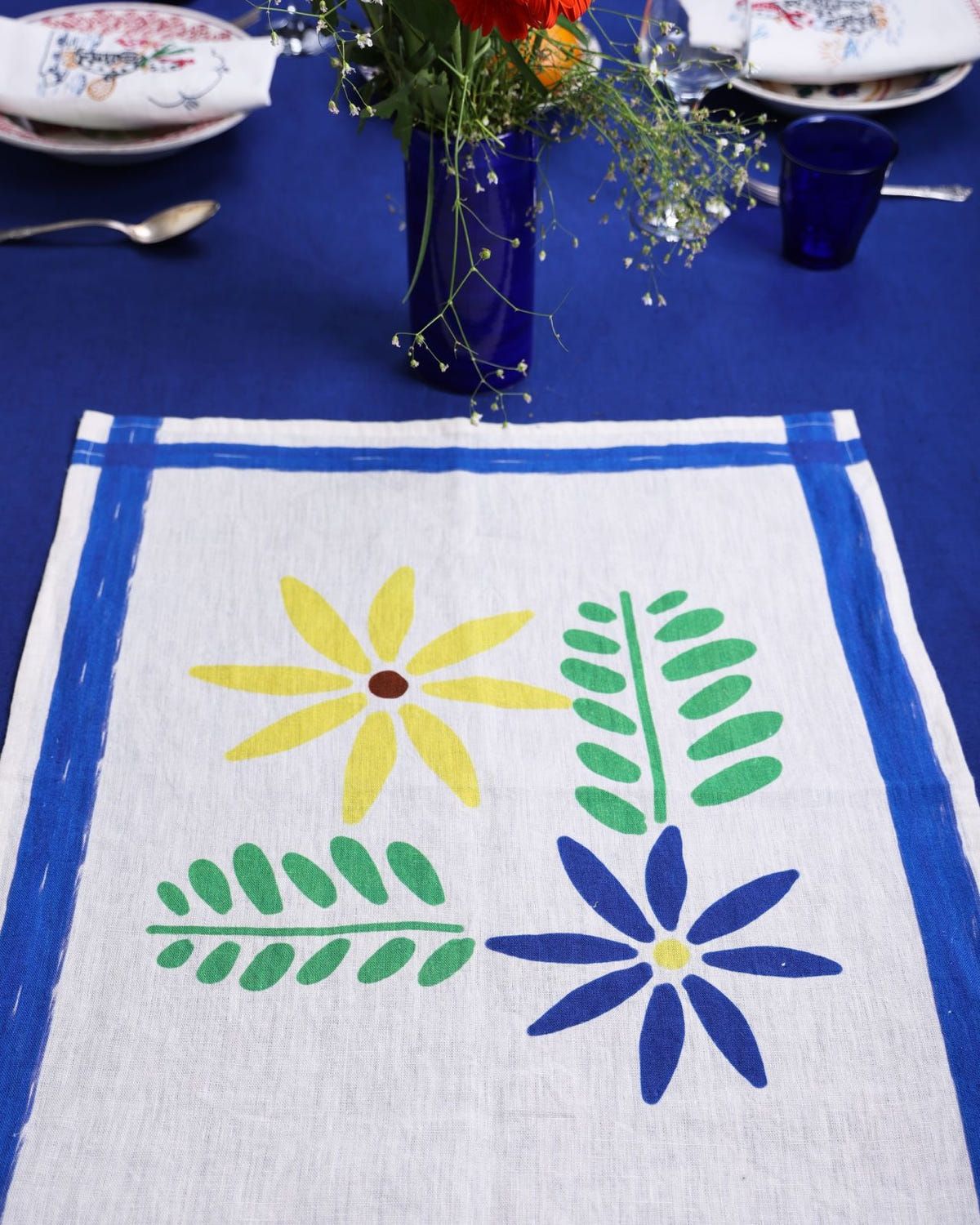 Daisy Printed Tea Towel - image 1