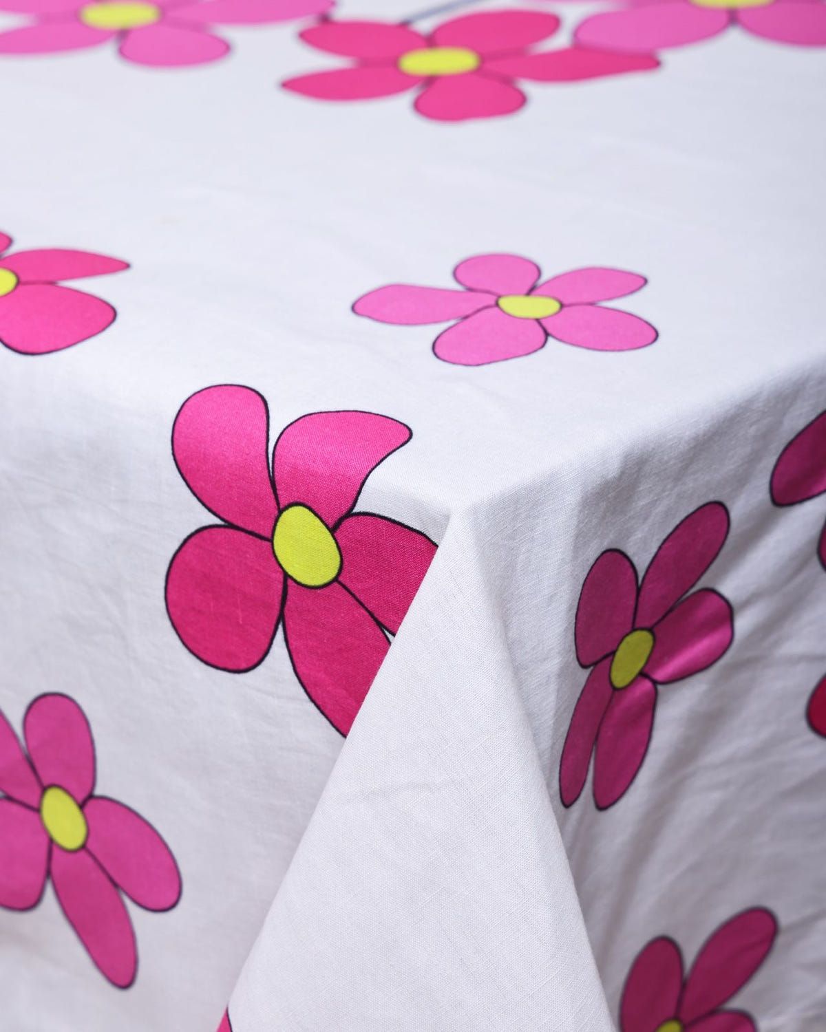 Pink Daisy Tablelcoth - image 2