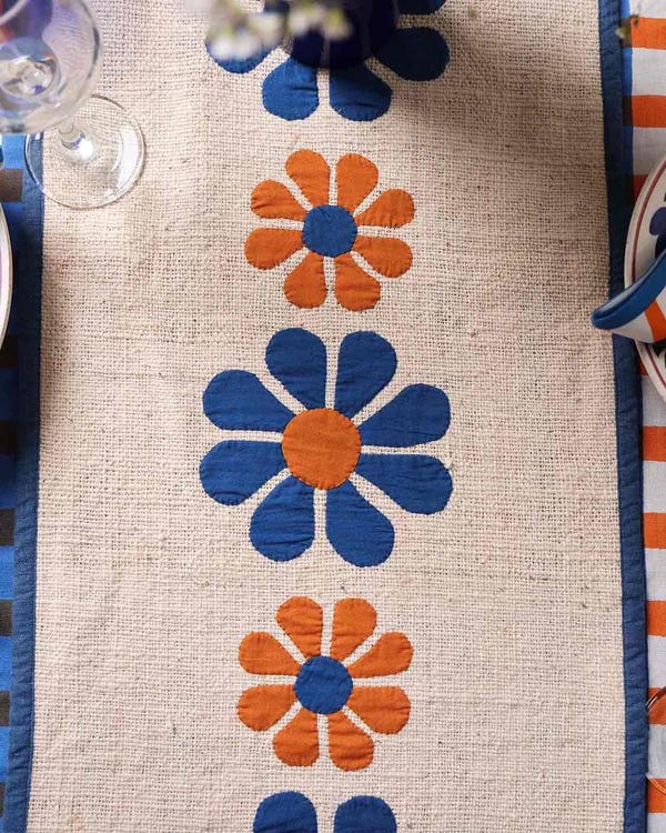 Harago — Daisy Appliqué Table Runner