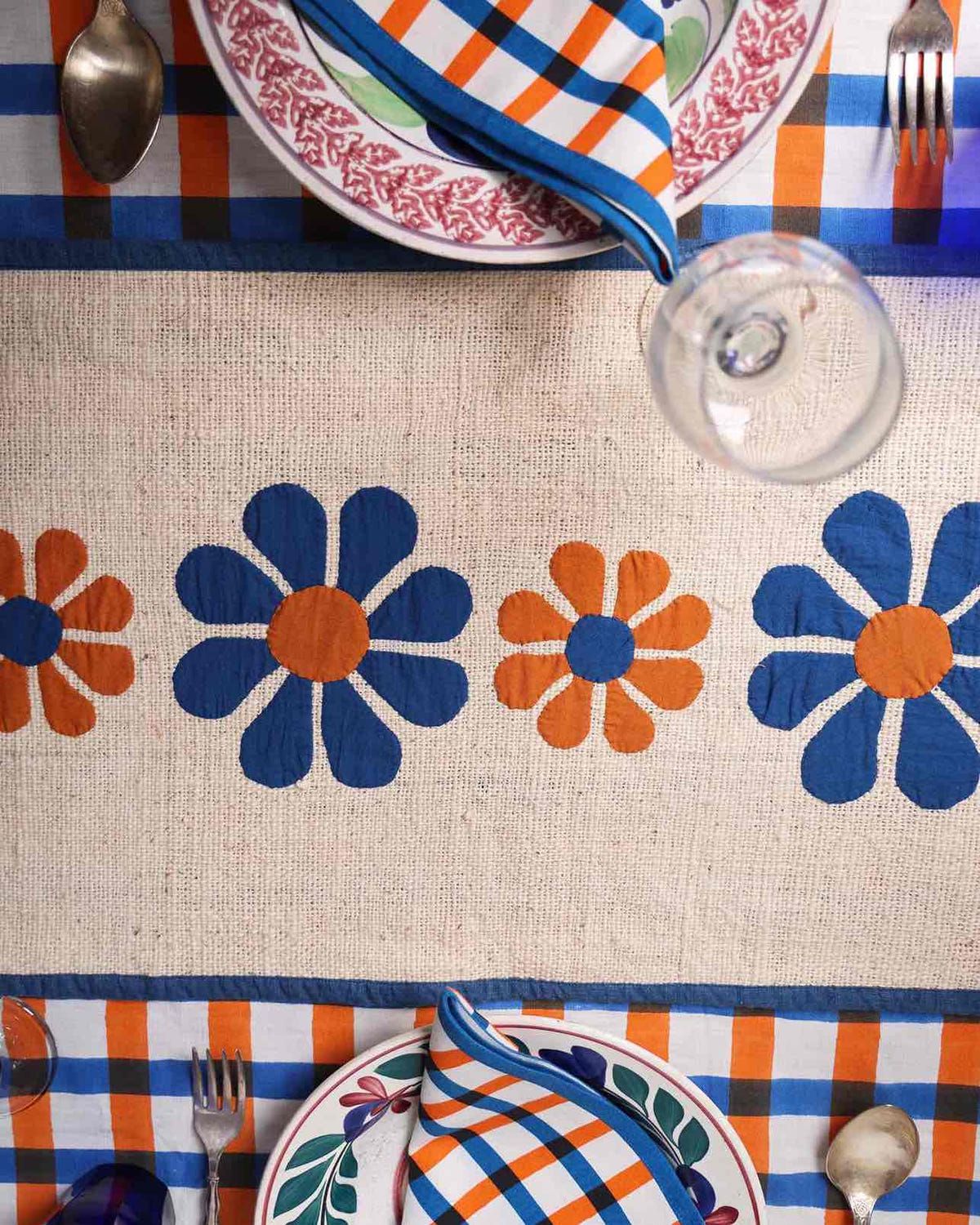 Daisy Appliqué Table Runner - image 2
