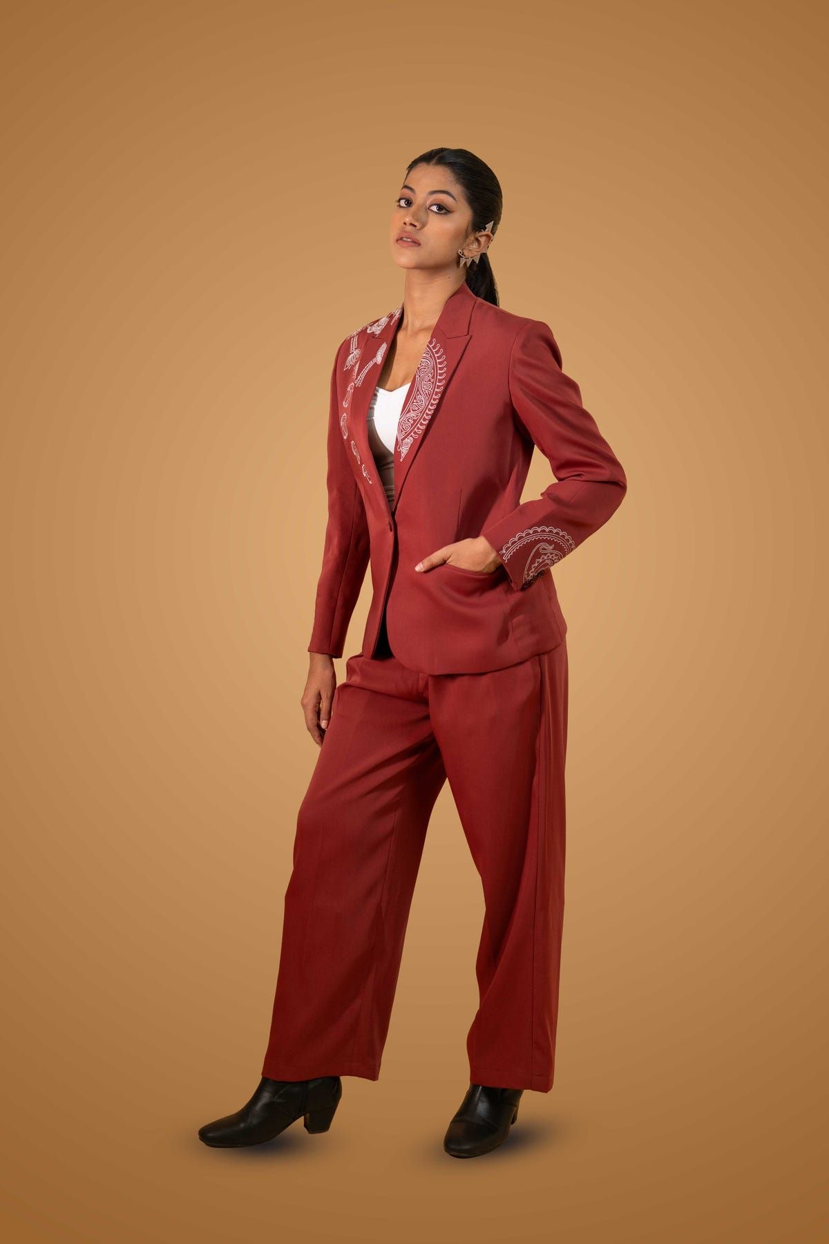 THE PRATICHHABI POWERSUIT - image 3