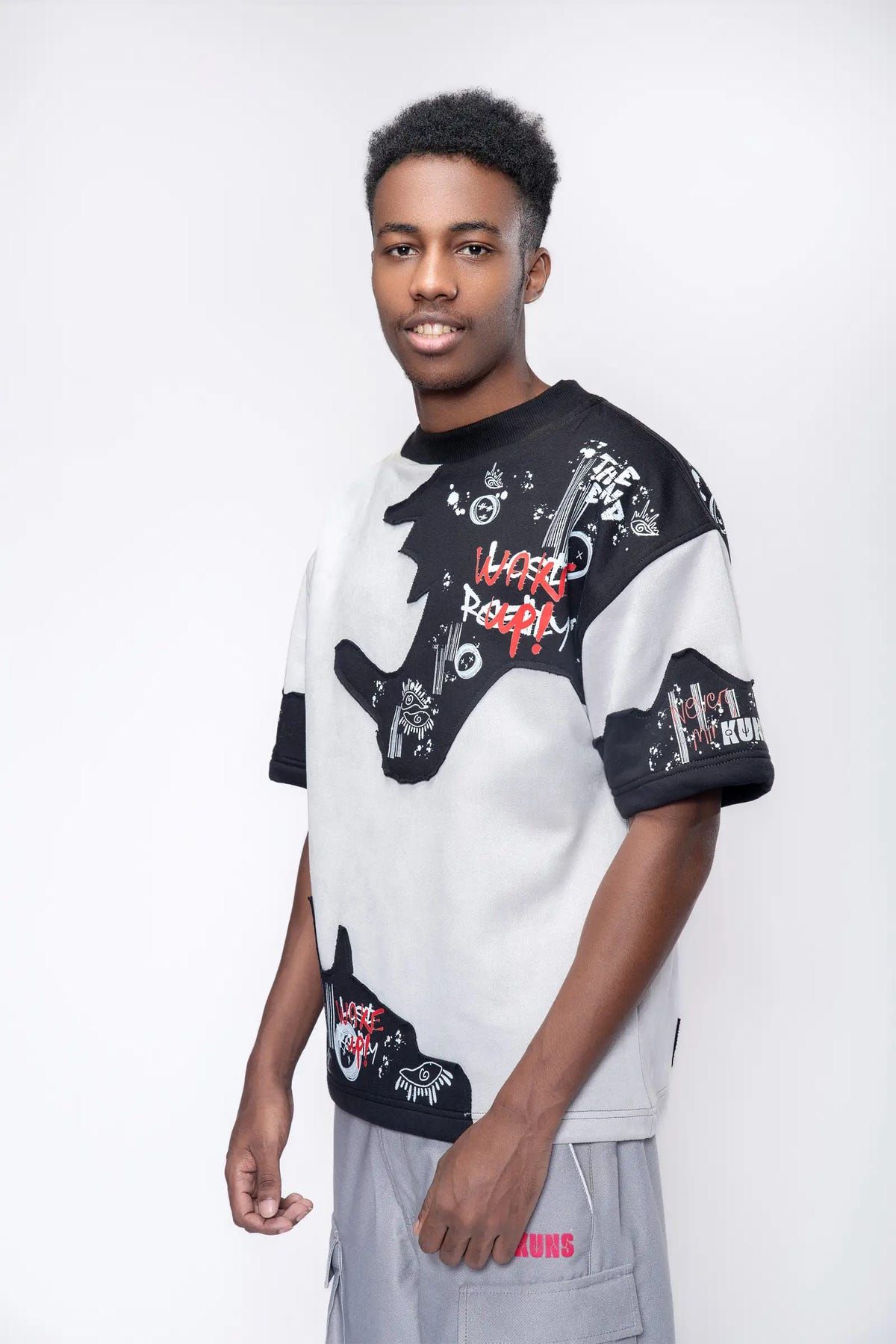 MESSY HEADS ICED GREY SUEDE UNISEX T-SHIRT - image 4