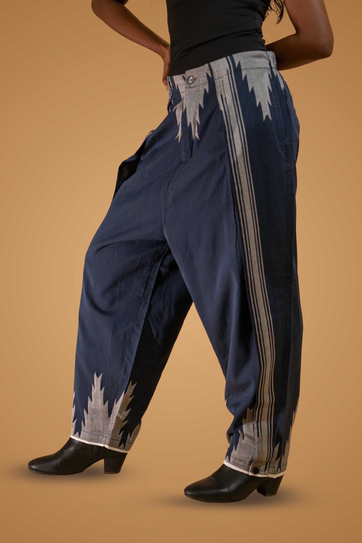 THE BAITHAK TROUSERS - image 3