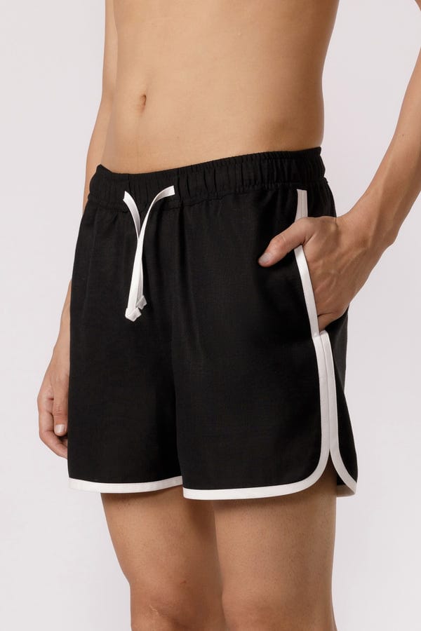 Line out Line — Curved hem shorts