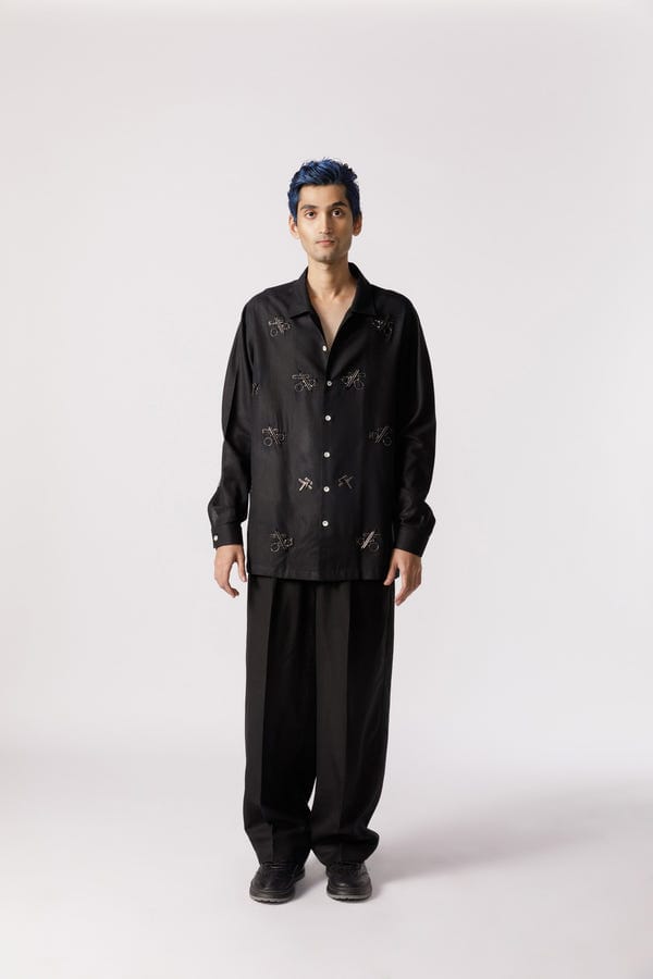 Line out Line — Oversized embroidered shirt(black)