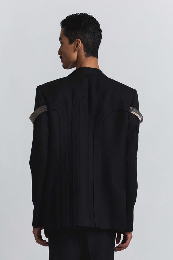 Line out Line — Arch Embroidered Blazer