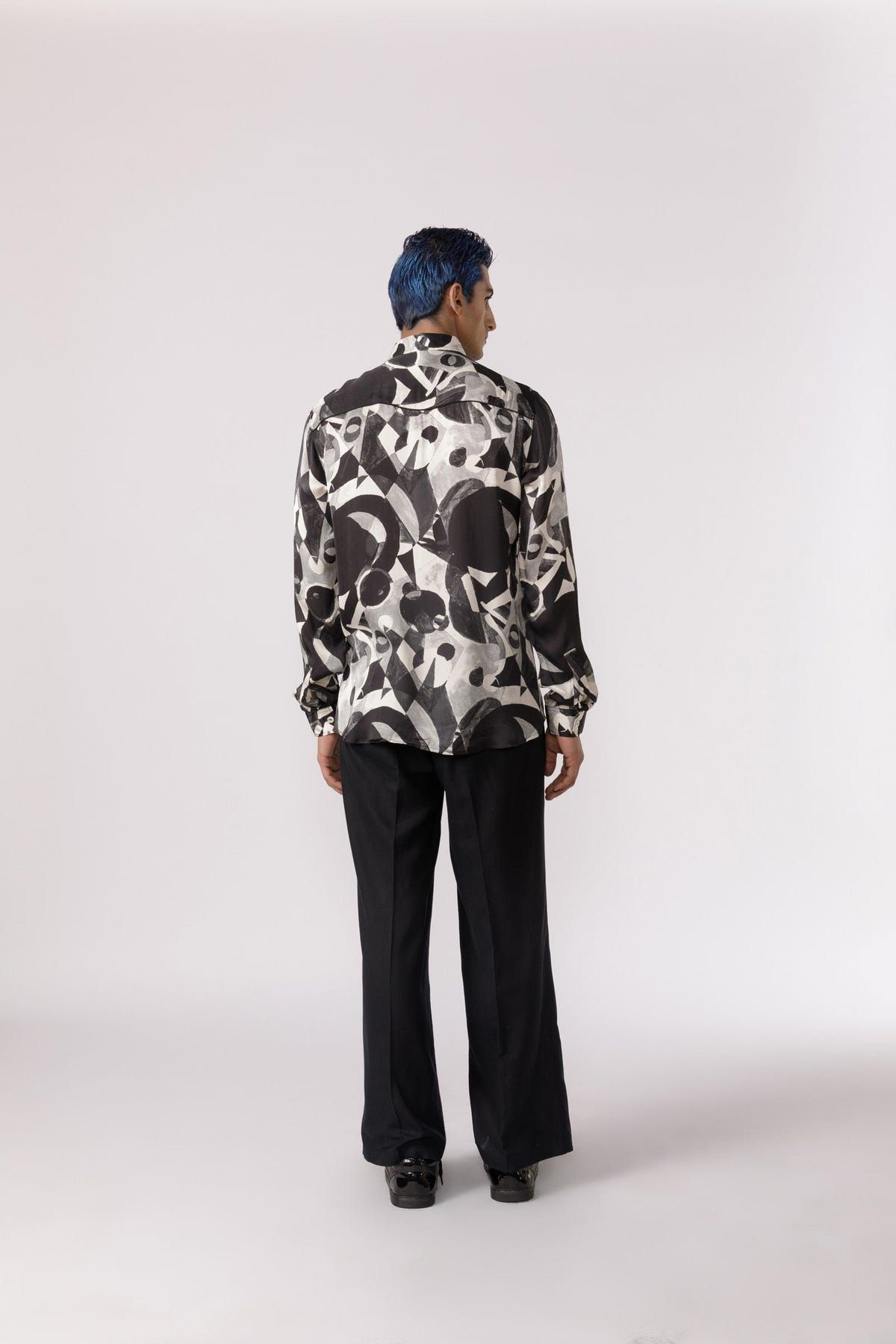 Abstract black and white printed shirt - image 5