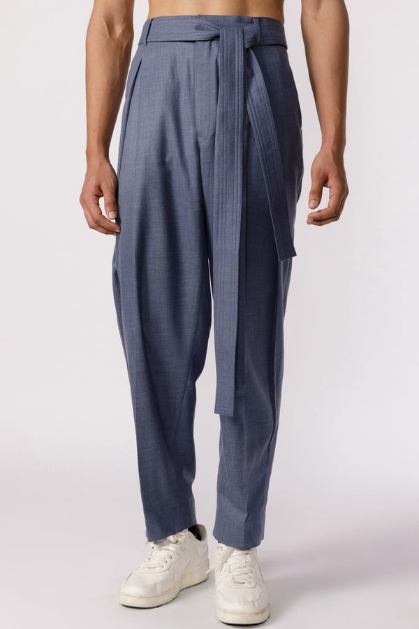 Line out Line — High waisted Pleated pants