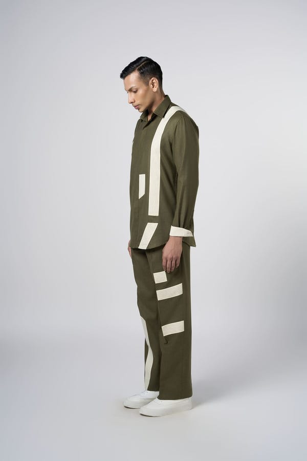 Line out Line — Linear Patch Shirt Olive