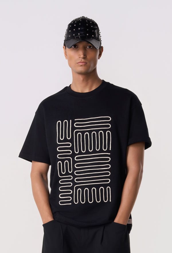 Line out Line — Contour Piping T-Shirt Black