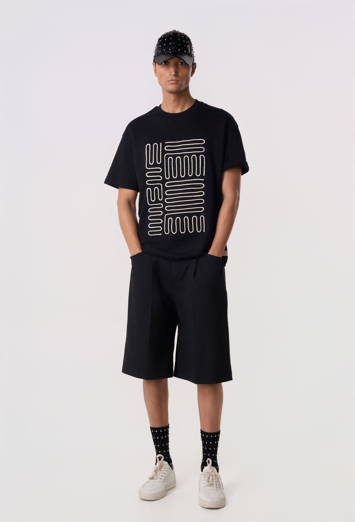 Contour Piping T-Shirt Black - image 4