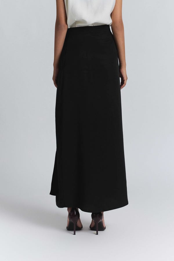Line out Line — Wrap Around Skirt - Black