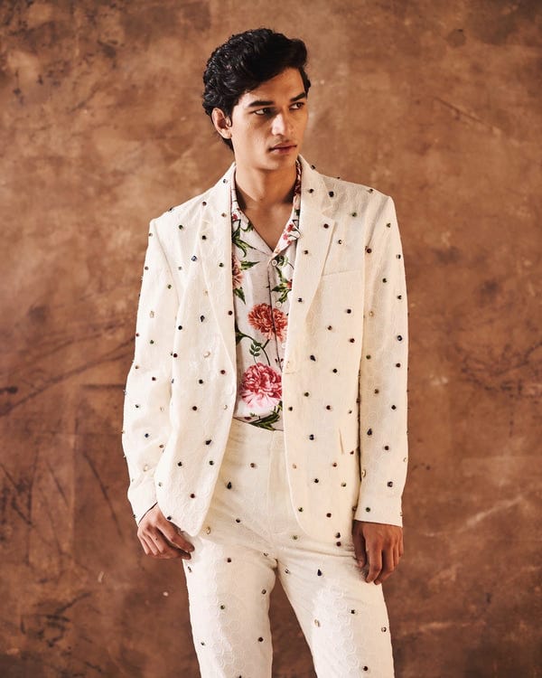 Perte D'ego — Frozen pearls embroidered blazer